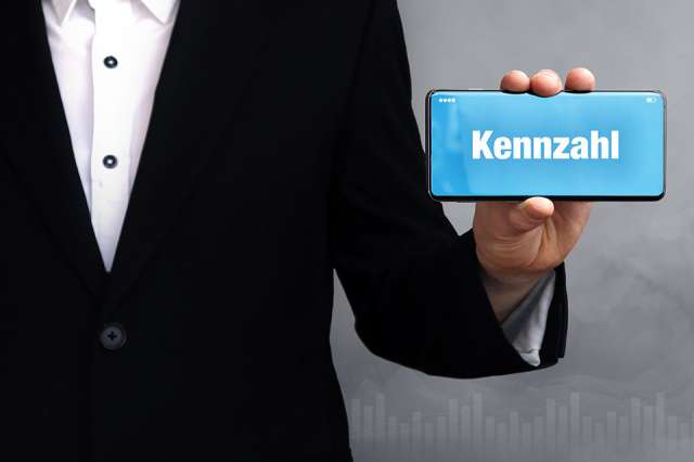 Foto: Smartphone mit Schriftzug Kennzahl