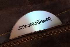 Foto: CD mit Aufschrift Steuersünder